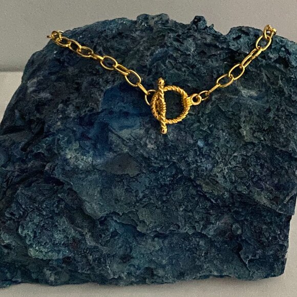 NEW Gold bracelet with "J" charm - Picture 3 of 4